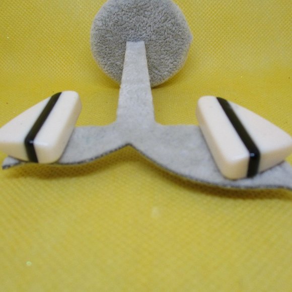 Avon Black White Plastic Triangle Earrings Pierced - Picture 5 of 7